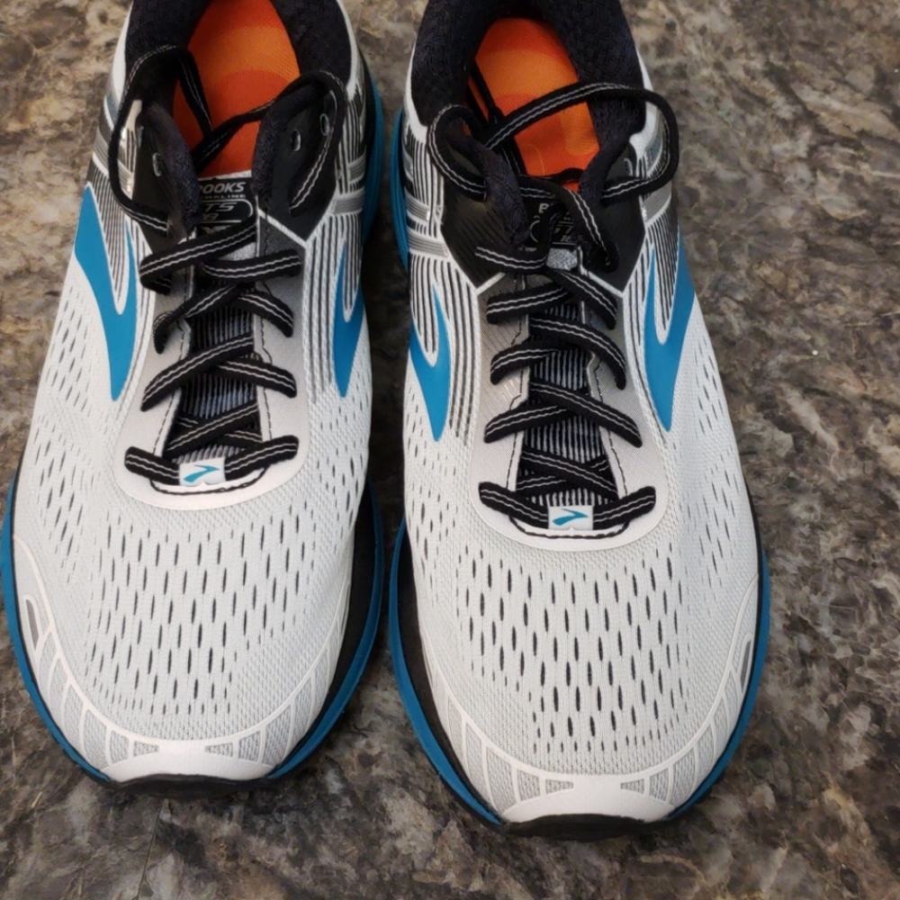 Brooks Womens Adrenaline GTS18 Size 9 Shoes. C5